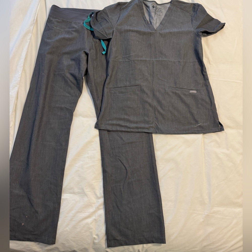 Figs gray scrub set